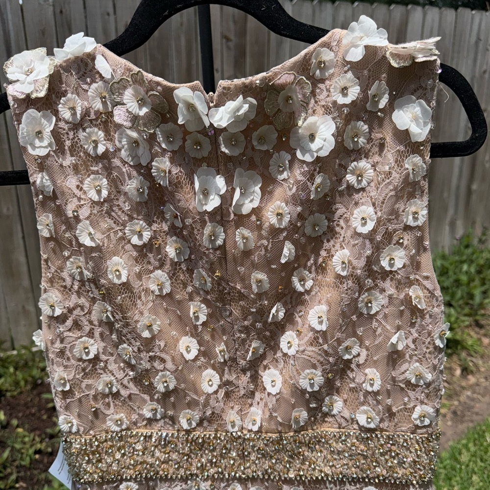 See Clip 😍New ▶️ Mac Duggal ◀️ Floral Applique Sleeveless Midi Dress Ivory Nude - Picture 7 of 15